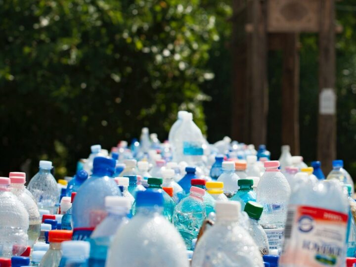 Czy recykling rozwiązuje problem plastikowych śmieci?